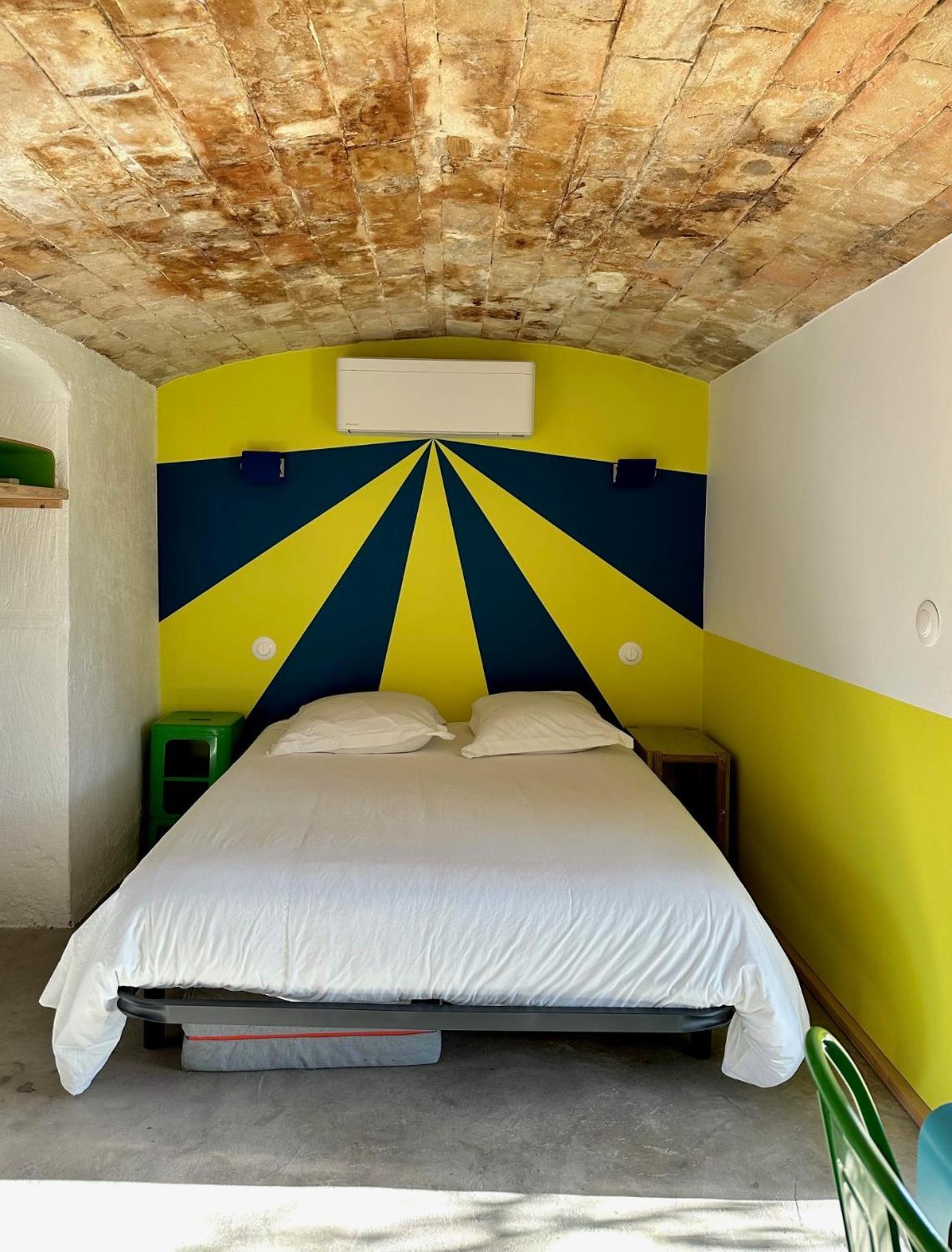 Domaine La Ferme Hi Bride Bed and Breakfast Villelaure Buitenkant foto